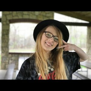 Meet your Posher, Mandie